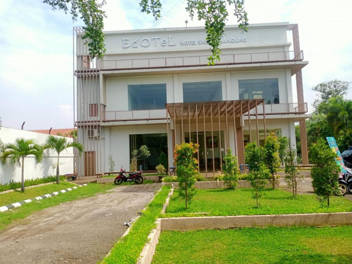 OYO 90102 Edotel Hotel By Dbest Hospitality Bandung Exterior foto