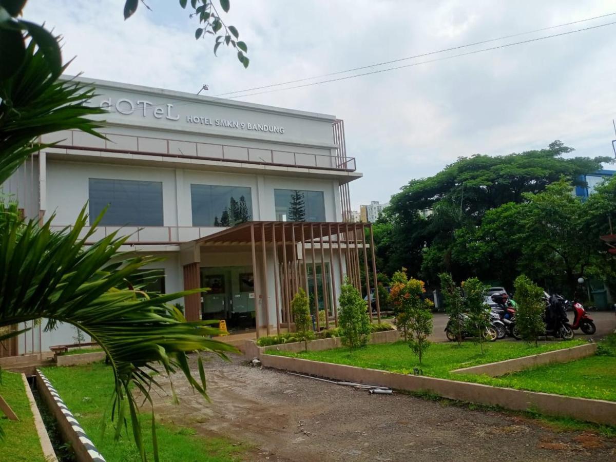 OYO 90102 Edotel Hotel By Dbest Hospitality Bandung Exterior foto