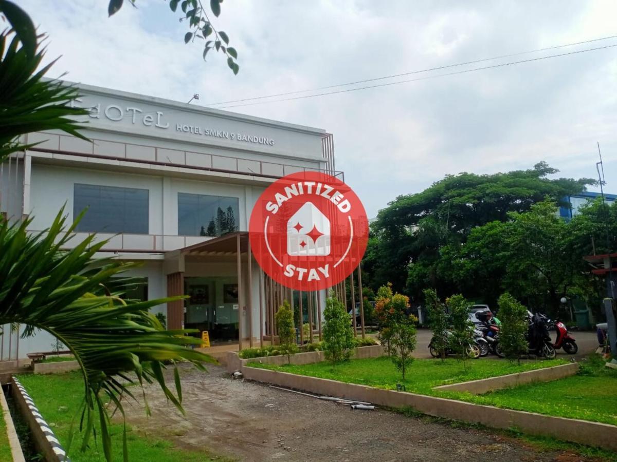OYO 90102 Edotel Hotel By Dbest Hospitality Bandung Exterior foto