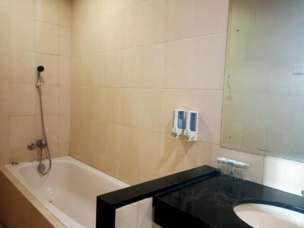OYO 90102 Edotel Hotel By Dbest Hospitality Bandung Exterior foto